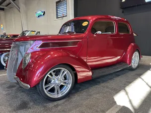 1937 Ford Sedan